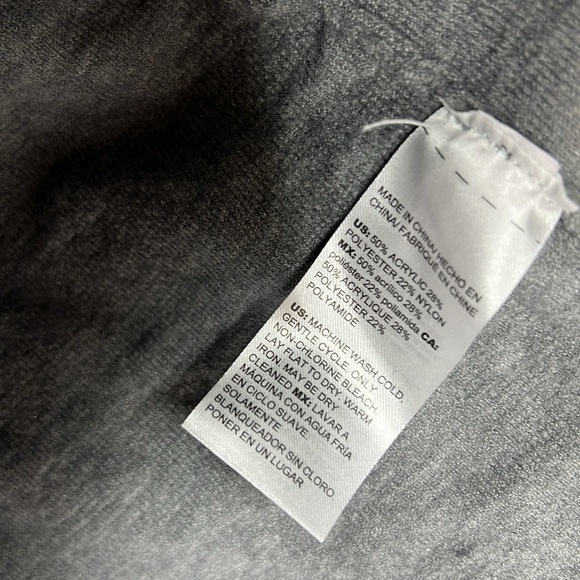 Chicos EUC women’s hooded sweater size medium - Picture 5 of 8